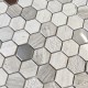 Mosaico hexagonal en piedra y metal para ducha y baño Bellona Beige